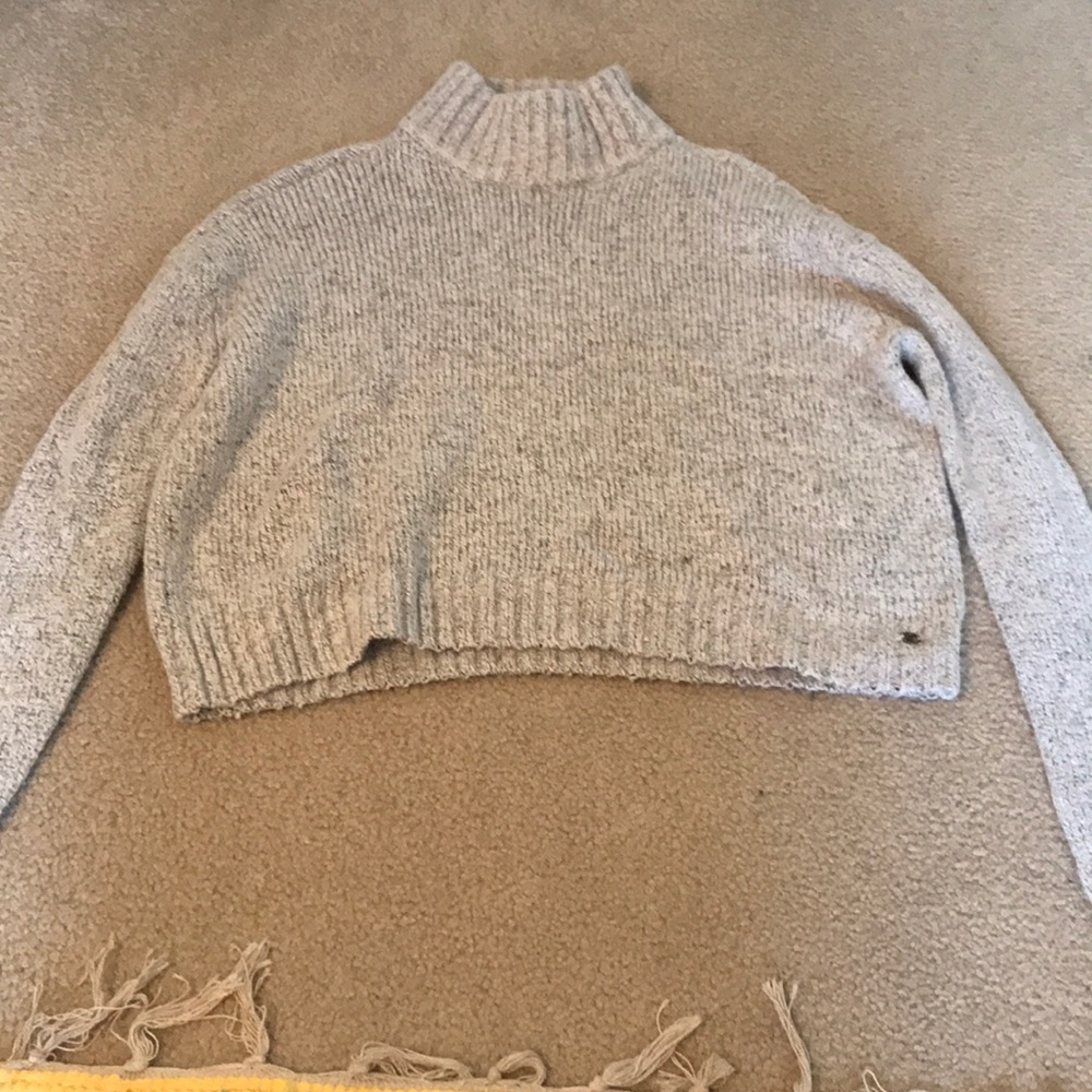 Turtle neck cropped sweater